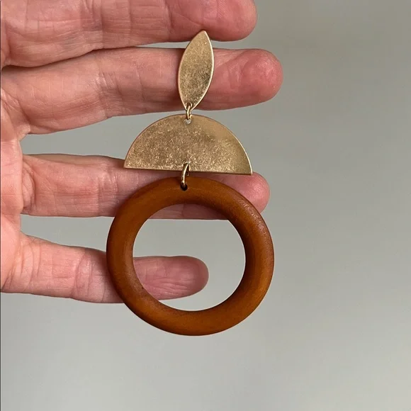 Soft Surroundings Gold tone and Wood Geometric Earrings - Picture 4 of 7